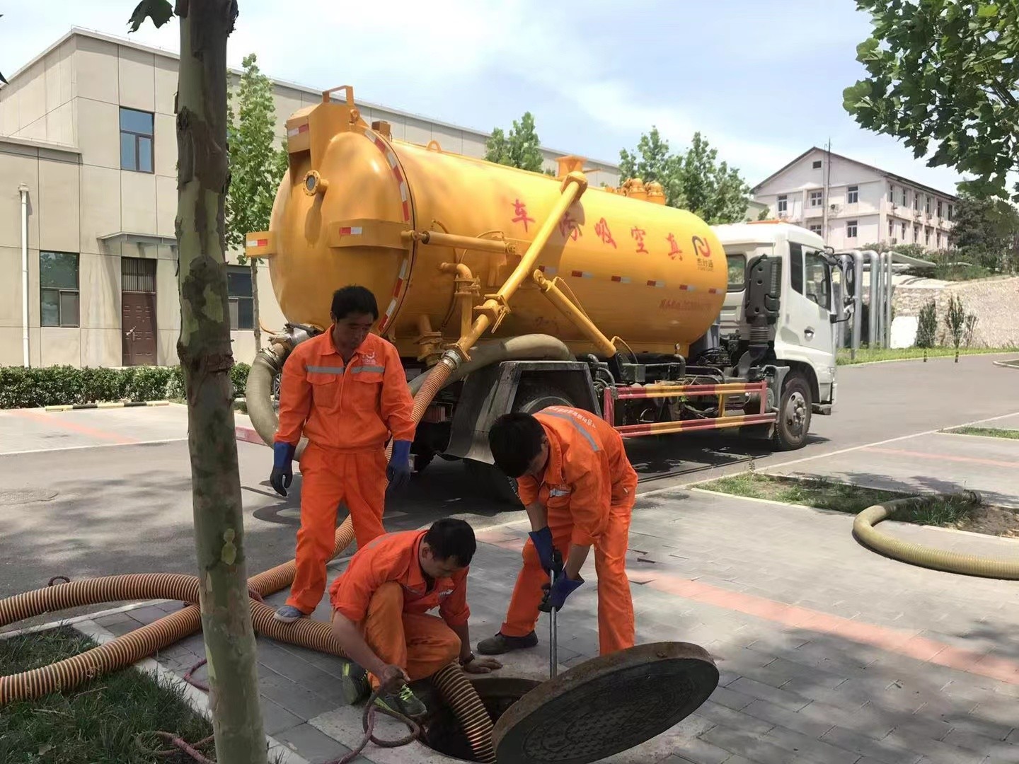 珠晖化粪池清理与5-8吨吸粪车施工效率分析